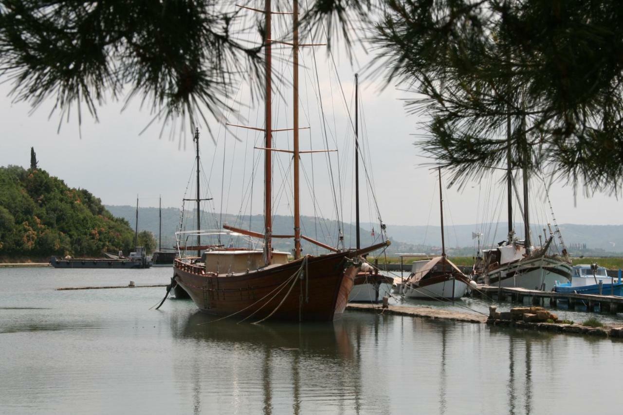 Floating House Marina Royal Villa ปอร์โตรอซ ภายนอก รูปภาพ